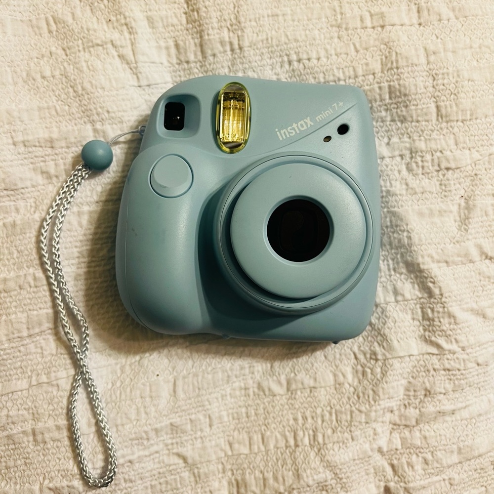 Fujifilm Instax mini 7+ camera - Picture 2 of 2